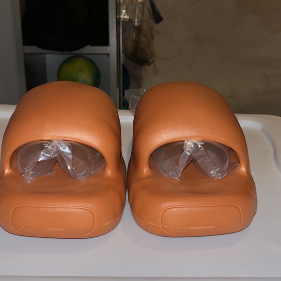 EVA Foam Cloud Puffed Slides size 9-10 Mens New Rust Orange - Picture 9 of 16